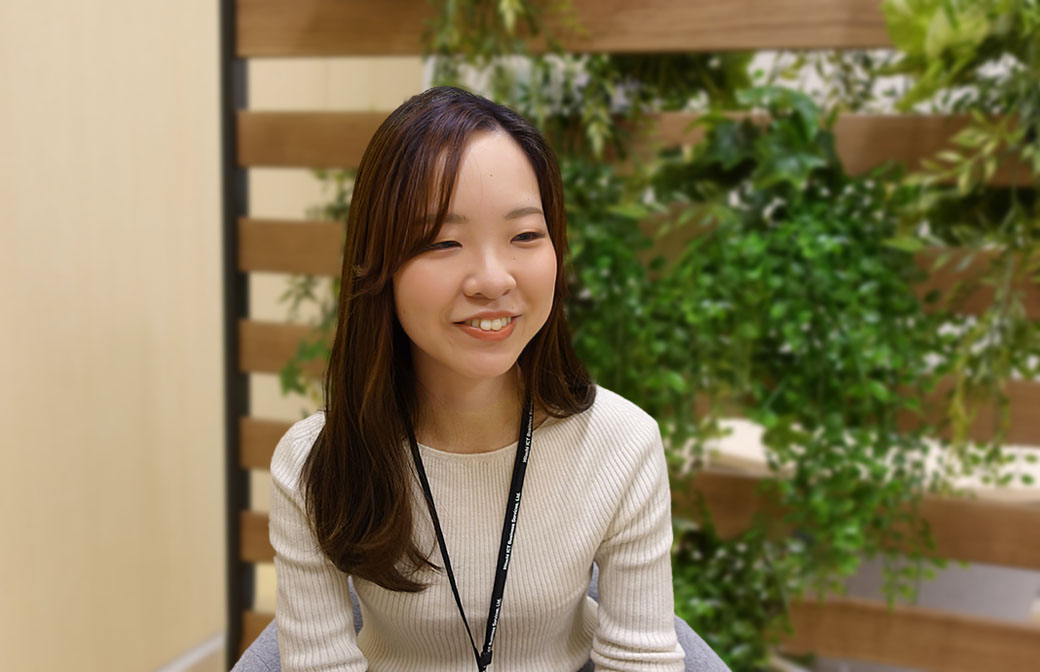写真：インタビュー風景